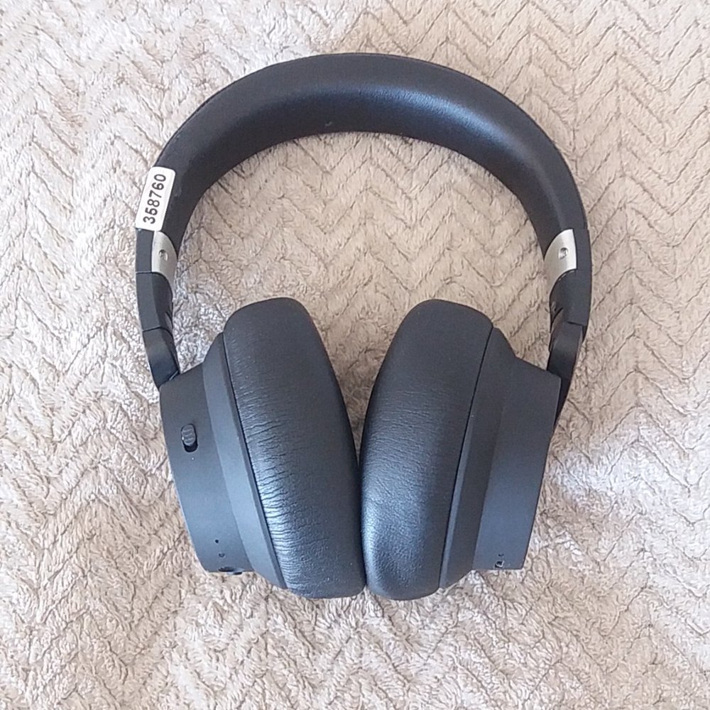 RCA H070 Over Ear Wireless Headphones With Case - Color Black - pre-owned.
